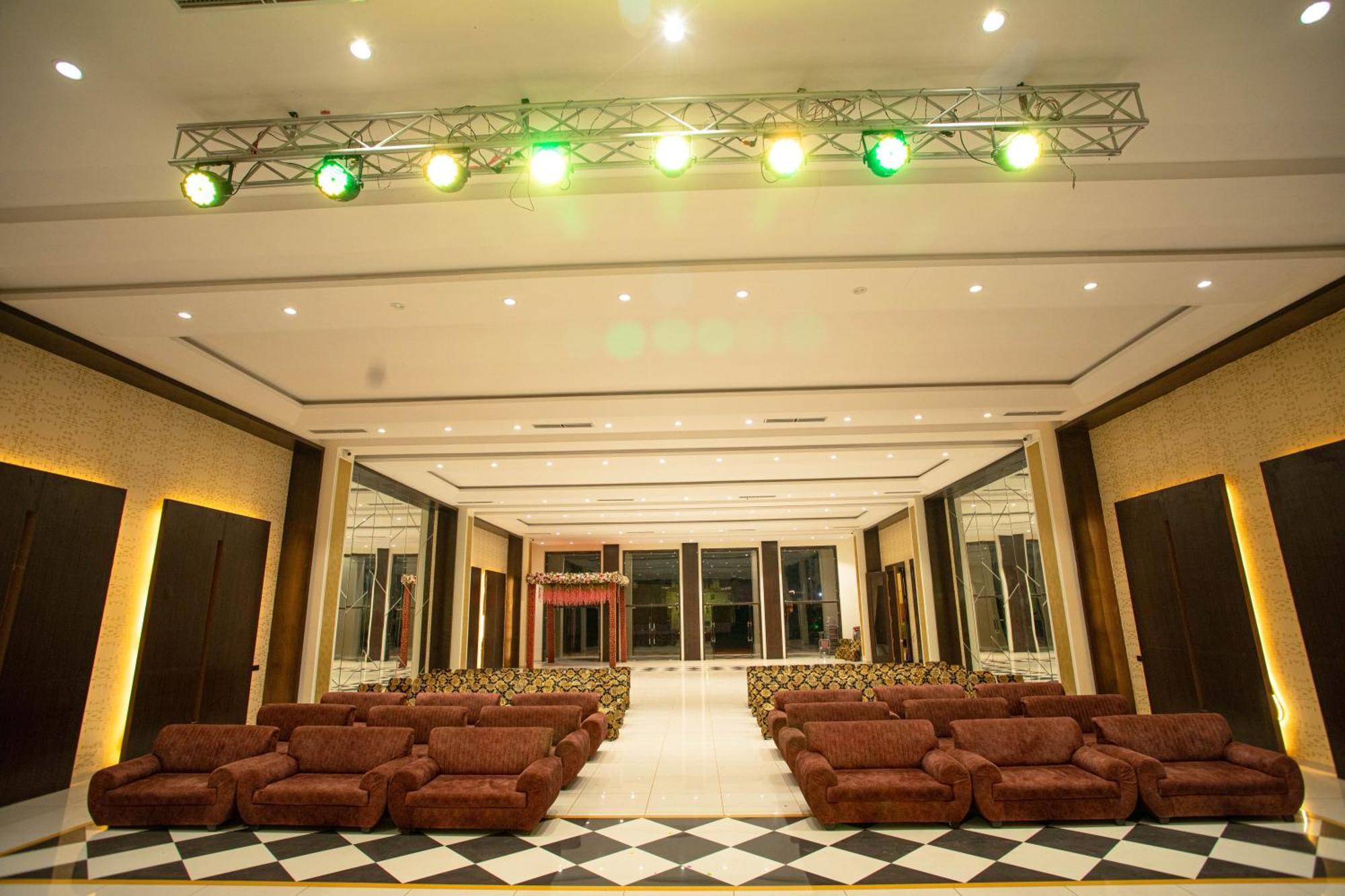 Hotel Miracle 2Km From Mahakal Temple Ujjain Exterior photo