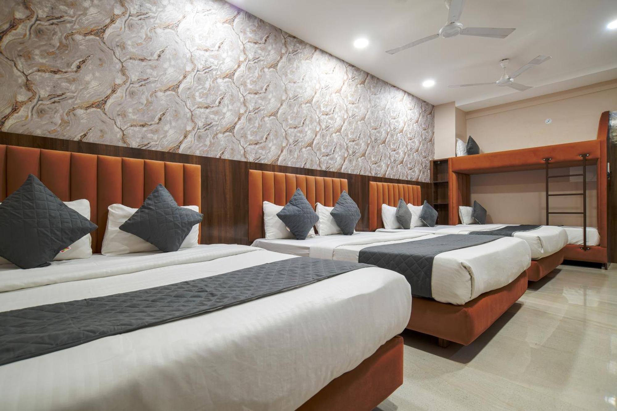 Hotel Miracle 2Km From Mahakal Temple Ujjain Exterior photo