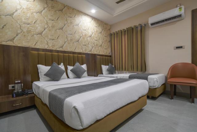 Hotel Miracle 2Km From Mahakal Temple Ujjain Exterior photo